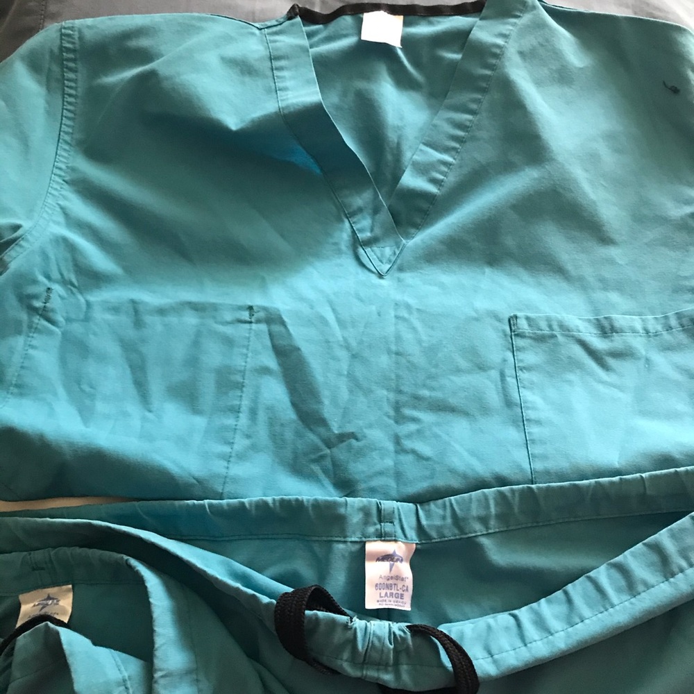 Used Unisex light teal scrubs L